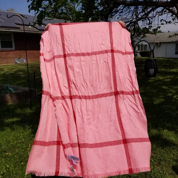 GAP Scarf. NWT - Picture 3 of 5